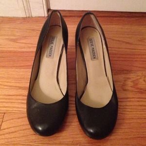 Steve Madden Black Pumps