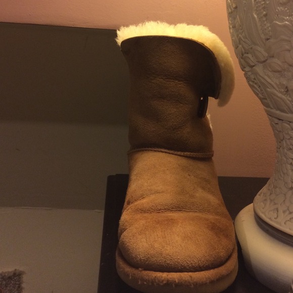 UGG Shoes - chestnut bailey button uggs!