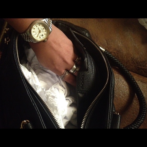 🎉BEBE black handbag👜 - Picture 3 of 4