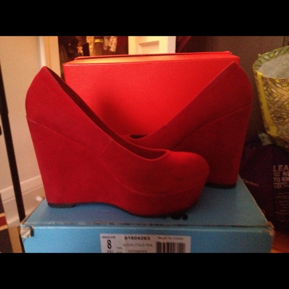 Sexy red wedges