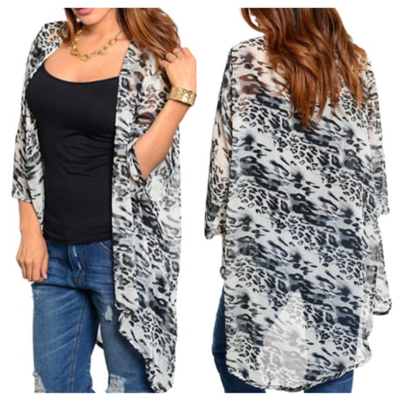 Tops - ❤️LAST ONE❤️ Gray Animal Print Cardgian