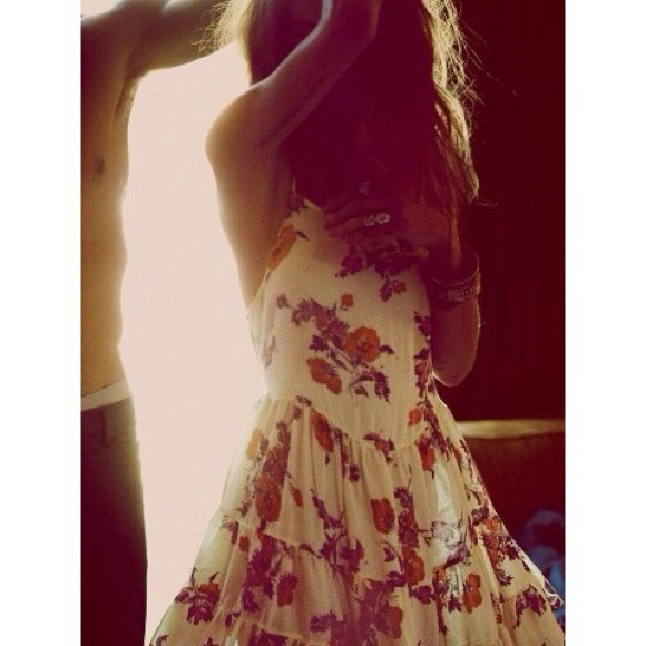 ✖️️sold in bundle ✖️ circle of flowers dress - Picture 2 of 4