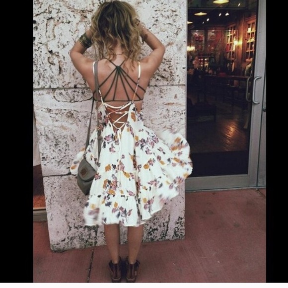 ✖️️sold in bundle ✖️ circle of flowers dress - Picture 4 of 4