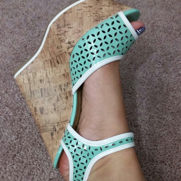 Fun Turquoise Wedges - Picture 2 of 4