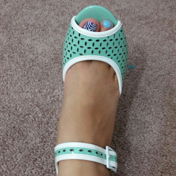 Fun Turquoise Wedges - Picture 4 of 4