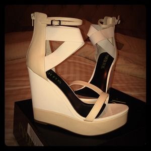 'Kailey' Beige/White Wedges