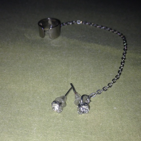Sold 🚫 Cuff Earring *Free with purchase*