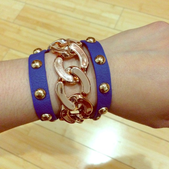 Bracelet 7 NEW!!chain gold and blue adjustable.