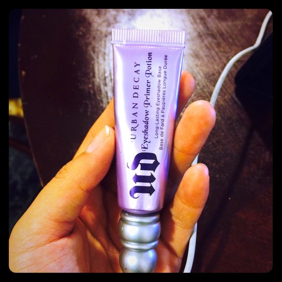 Urban decay eye shadow primer & cleanser