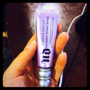 Urban decay eye shadow primer & cleanser