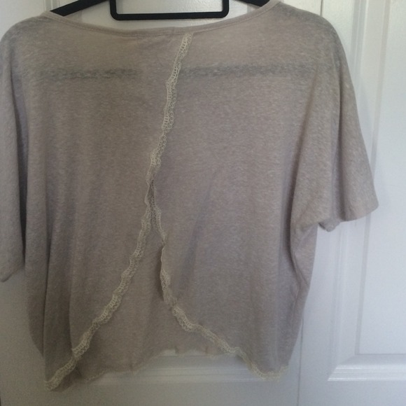 Open back lace trim crop - Picture 2 of 3