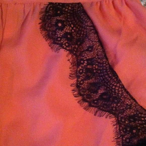 Peach and blk lace Short - Picture 2 of 2
