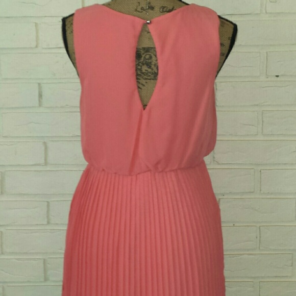 Pretty Dress - Picture 2 of 4