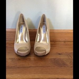 Steven madden nude pumps