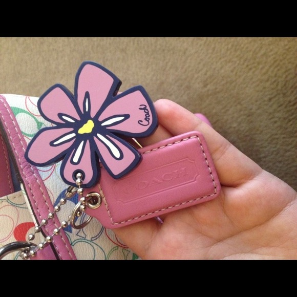 SOLD!Coach signature C pink tote bag - Picture 3 of 4