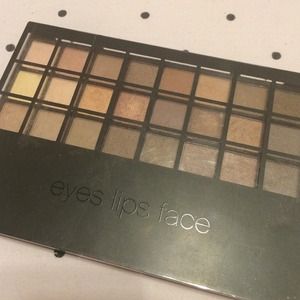 Warm eye shadow pallet