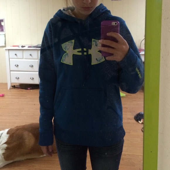 under armour sweatshiRT RESERVED UNTIL nov 3