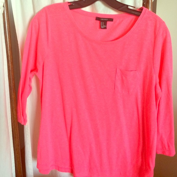 Neon pink 3/4 sleeve shirt with pocket