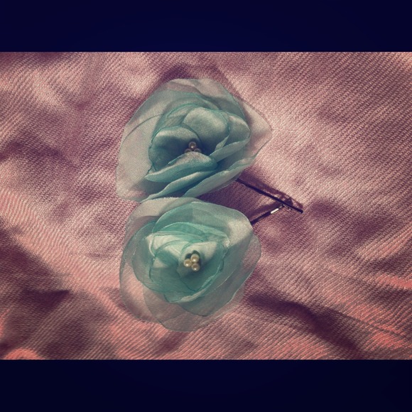 Flower hair accessory