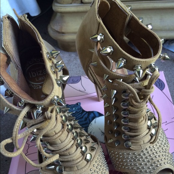 ‼️SOLD ‼️Jeffrey Campbell tawny nude - Picture 2 of 4