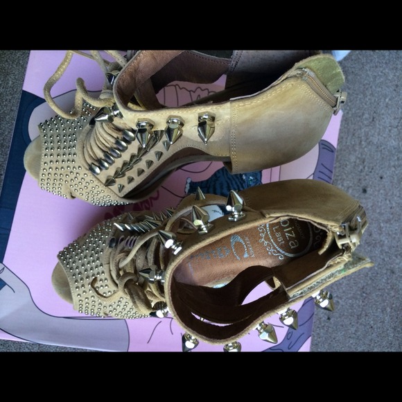‼️SOLD ‼️Jeffrey Campbell tawny nude - Picture 3 of 4