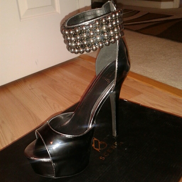 Heels - Picture 2 of 2