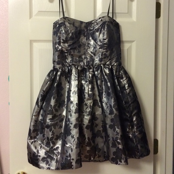 Silver rose pattern homecoming dress - Picture 1 of 2