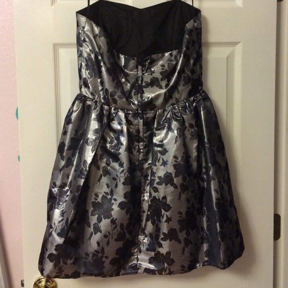 Silver rose pattern homecoming dress - Picture 2 of 2