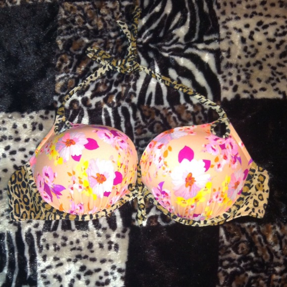 🌺Victoria's Secret Bombshell push-up bikini top🌺