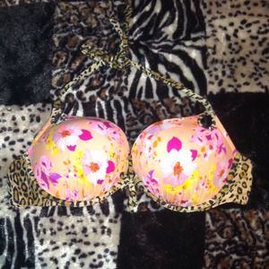 🌺Victoria's Secret Bombshell push-up bikini top🌺