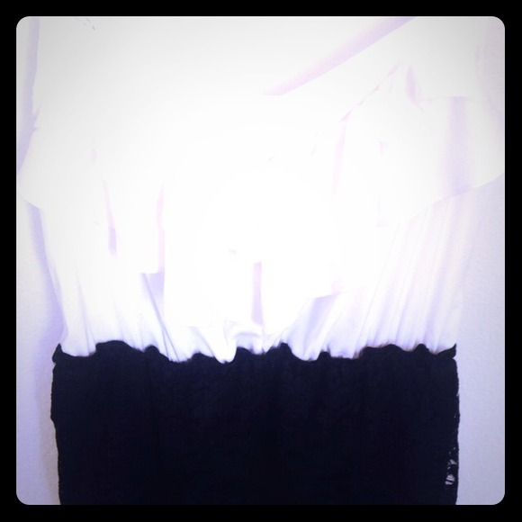 Xhilaration B/W Ruffle Lace Dress