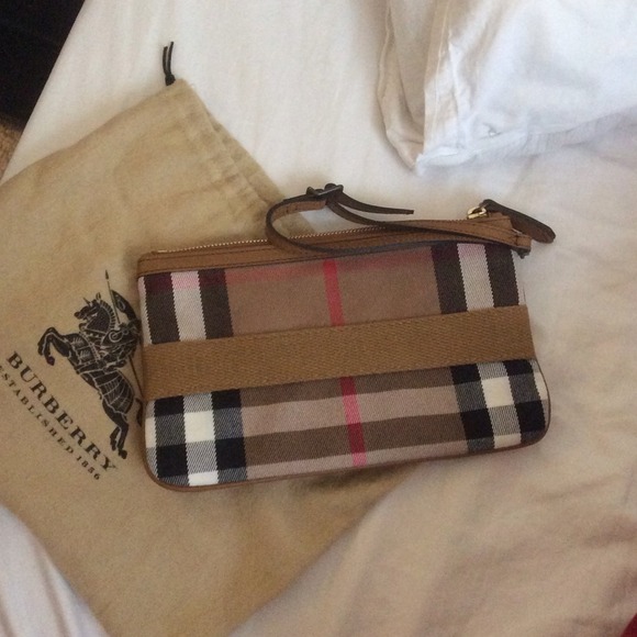 Authentic Burberry webbing fuller wristlet - Picture 2 of 5