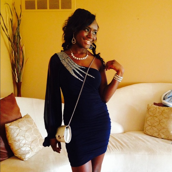 FORM FITTING HOMECOMING DRESS