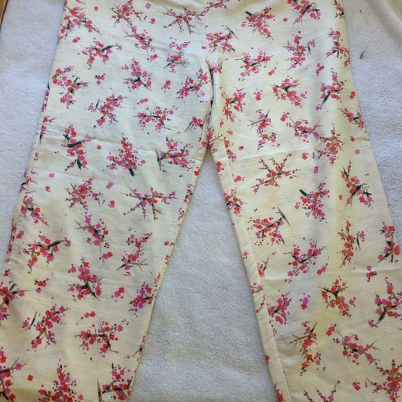 🔱️SOLD 🔱👑Free people silk floral capris - Picture 2 of 4