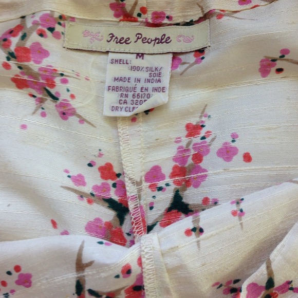 🔱️SOLD 🔱👑Free people silk floral capris - Picture 3 of 4