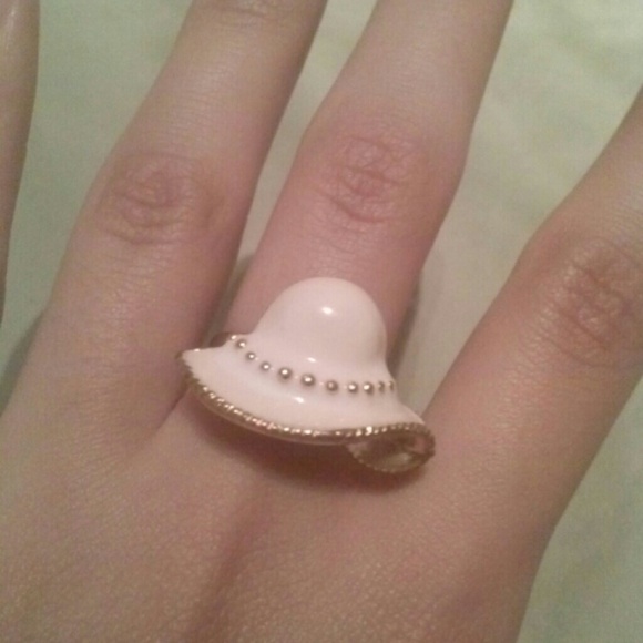 White Hat Ring - Picture 2 of 2