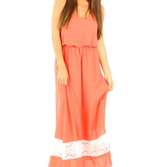 🎀 Coral & Lace Maxi Dress 👗