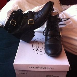 RESERVED Steve Madden leather booties