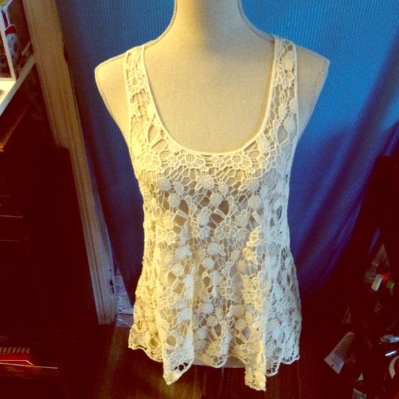 🎉Host Pick 2/27🎉 NWT: Lovely crotchet tank top