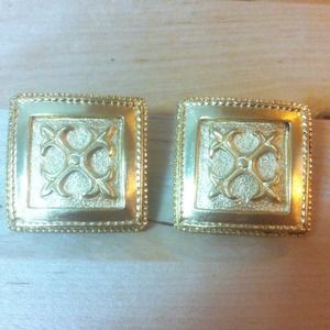 Vintage MMA-SI'93 clipped on earrings in gold