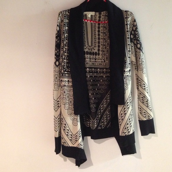 Beautiful black/off white sweater