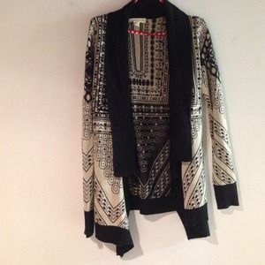 Beautiful black/off white sweater