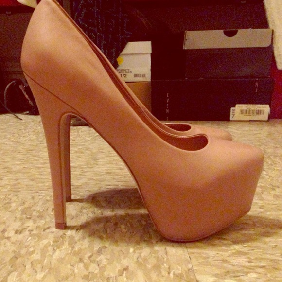 Steve Madden Shoes - Steve Madden Platform Pump (Price is FINAL)