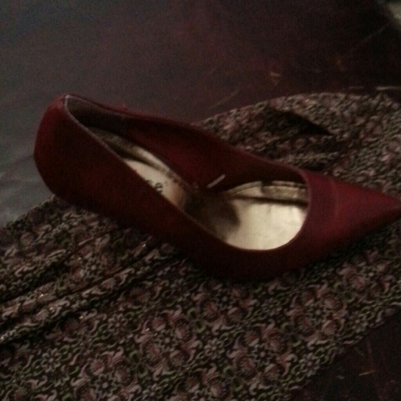 Dollhouse Burgundy Pointed Pumps - Picture 3 of 4