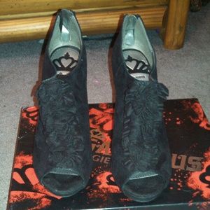 Ankle dress shoes