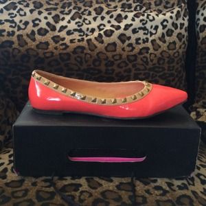 Coral pointed toes studded flats ~ NEW ~ Size 6.5