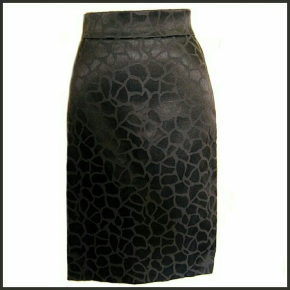 Giraffe print skirt in two tone black