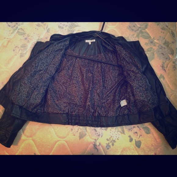 Half jacket. Like leather . Leopard interior