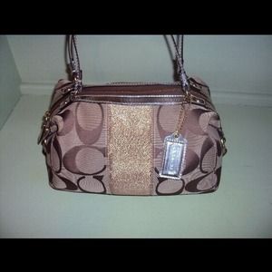 Authentic coach handbag in great used condition!