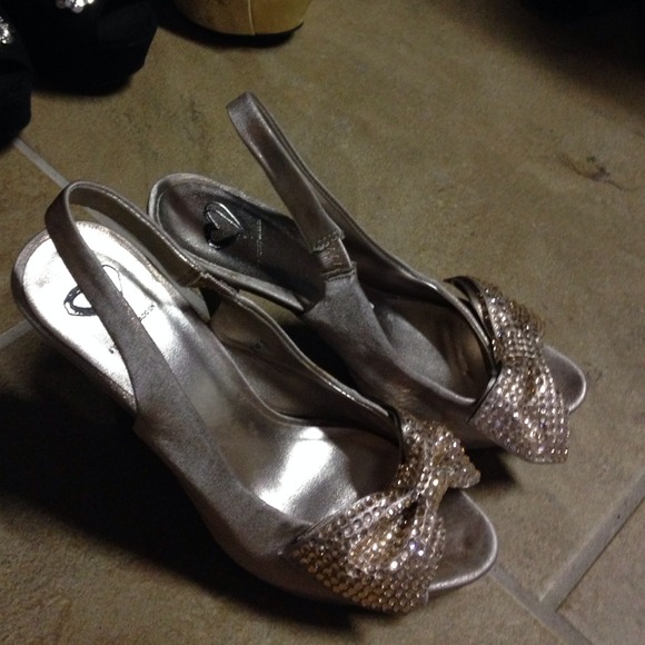 Steve Madden peep toe pumps